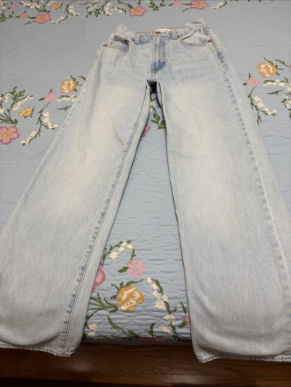 Aritzia Denim Forum The Farrah Hi-Rise Wide Size 23 Length 29” PreOwned Jeans